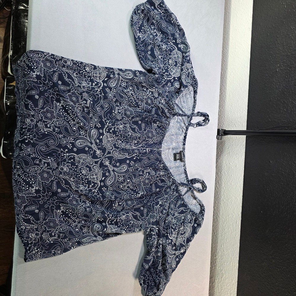 Torrid Navy Blue White Paisley Cold Shoulder Peasant Top Rayon Plus‎ 1 (1X)